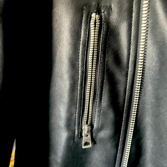 New! GUESS Men's Robertson Aces Moto
Stud Jacket
Size: S
| Guess!! - Picture 5 of 13